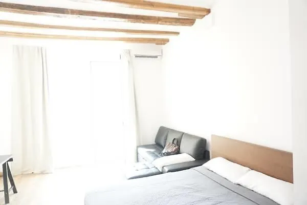 Spacious Doubleroom Apartment At Sants 0*, Barcelona Spanien